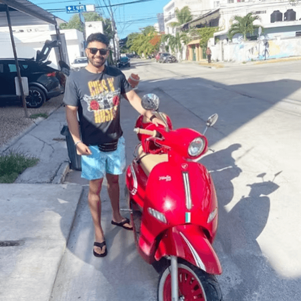 Discover Playa del Carmen on two wheels!